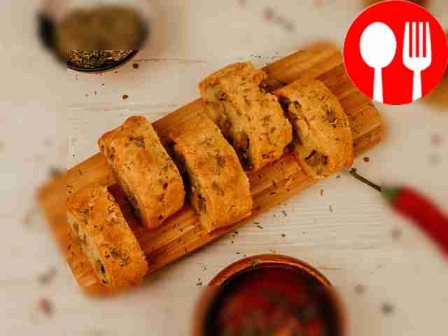 Запеченные оливки в сырном тесте