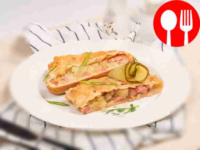 Пирог с колбасой и картошкой