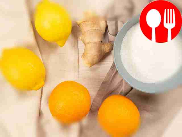 Вымойте лимоны и апельсины, очистите корень...