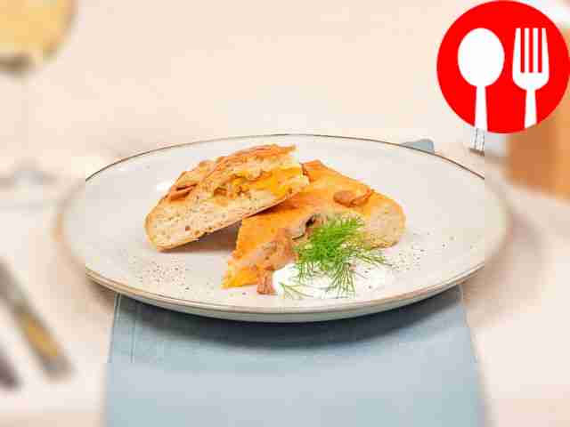 Пирог с капустой и лисичками на кефире