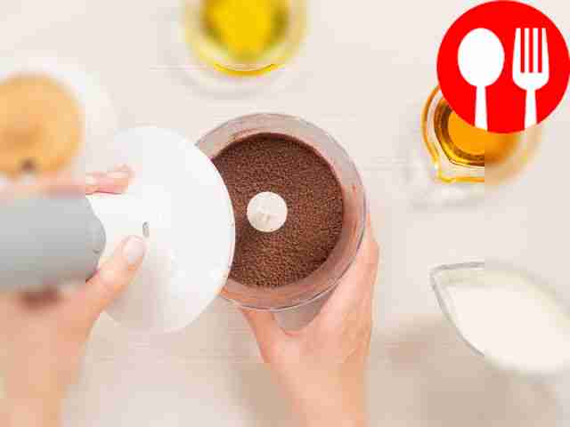 Приготовьте шоколадный соус. Шоколад...