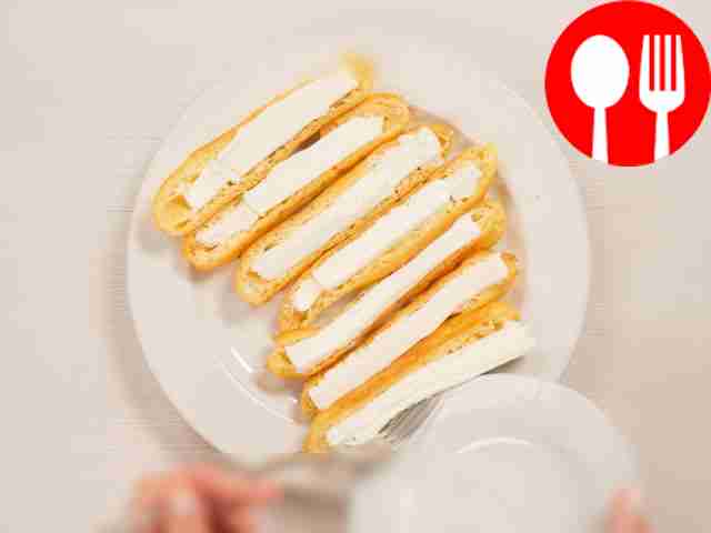 Наполните эклеры начинкой. Разрежьте каждый...