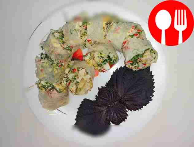 Нежные рулетики из тортильи с крабовыми палочками