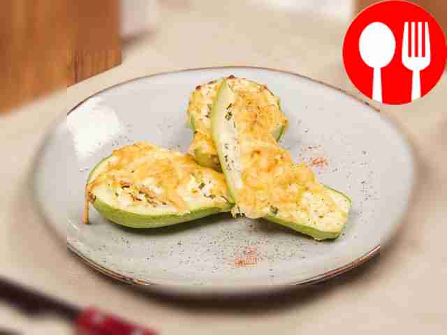 Кабачки, фаршированные творогом