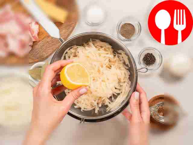 Подготовьте картофель. Часть клубней положите...