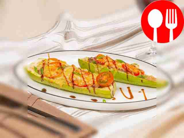 Кабачки, фаршированные индейкой