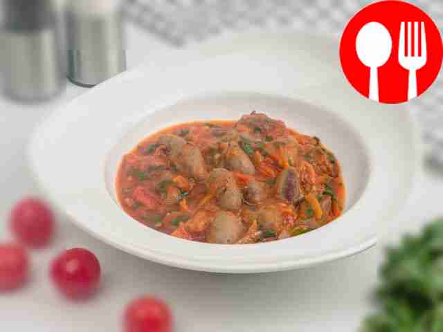 Куриные сердечки в томатном соусе