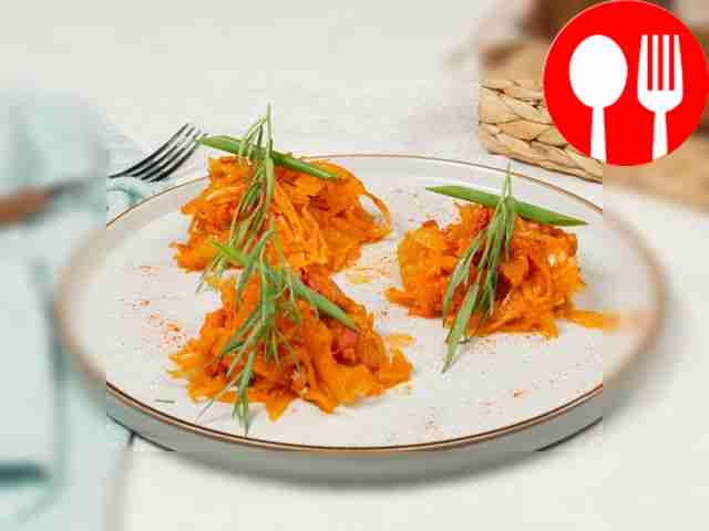 Тушеная квашеная капуста с сосисками