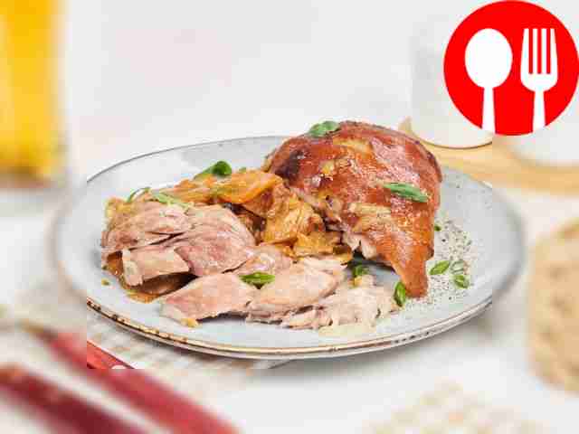 Рулька с квашеной капустой