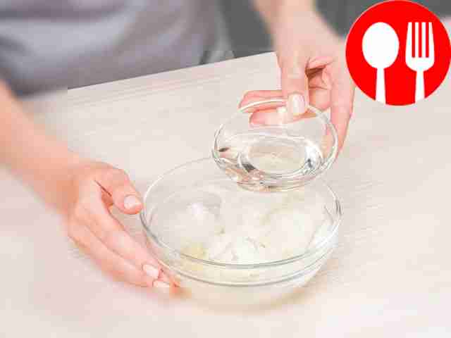 Сделайте маринад. Лук нарежьте полукольцами и...