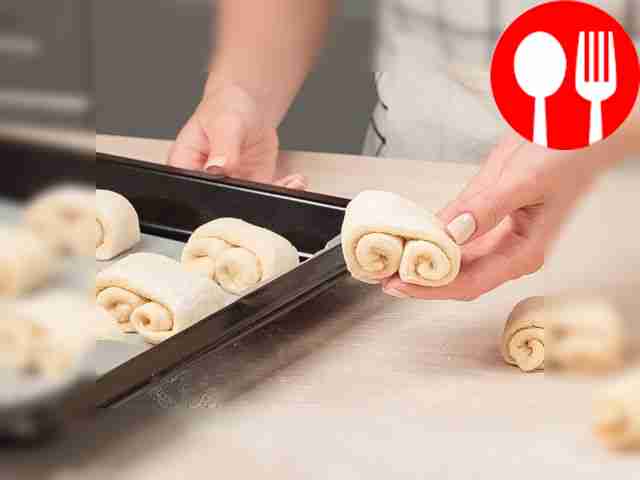 Испеките берлинские пирожные. Размороженное...