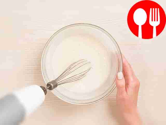 Пока пирожные пекутся, приготовьте глазурь....