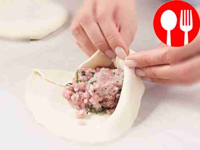 Сформируйте заготовки хычинов. Разделите тесто...