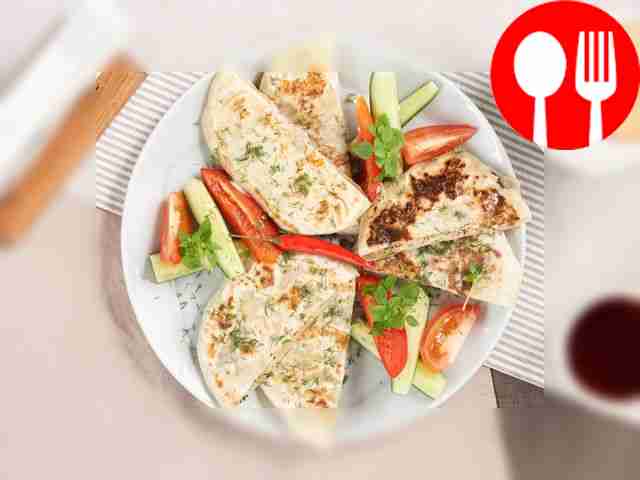 Подавайте хычины как самостоятельное блюдо,...