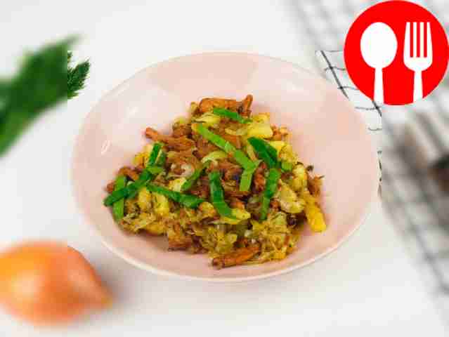 Жареный картофель с лисичками