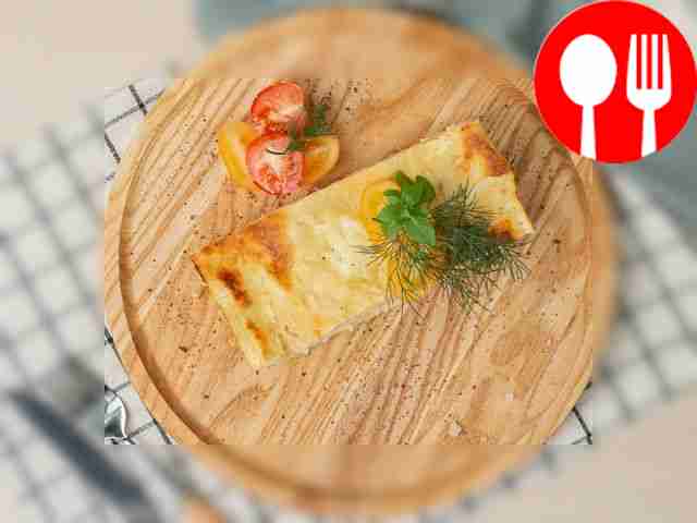 Подавайте ачму горячей, украсив её веточками укропа.