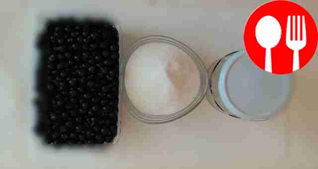 Удалите с смородины веточки и черешки, затем...