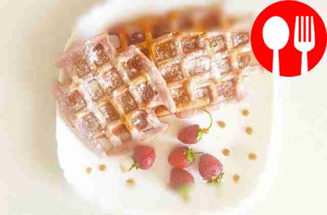 Ароматные вафли с клубникой