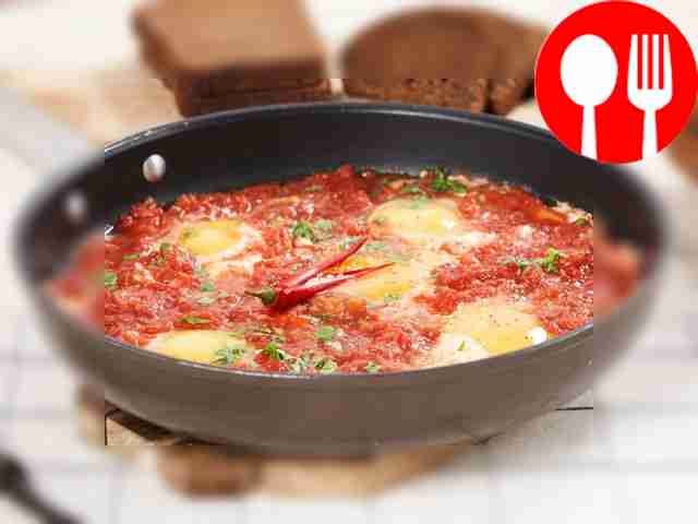 Пряная шакшука с перцем чили