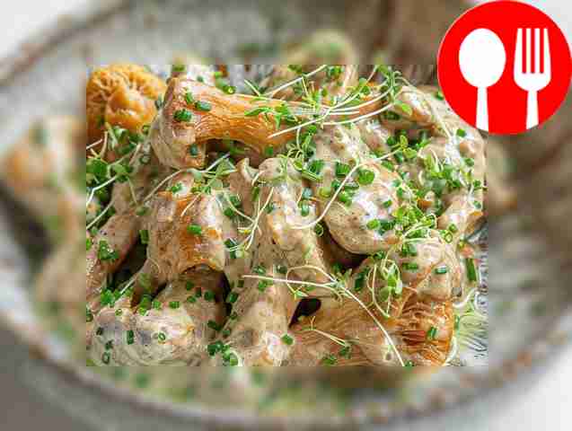 Лисички в сметанном соусе