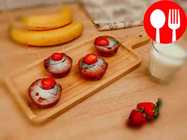 Маффины с клубникой и бананами