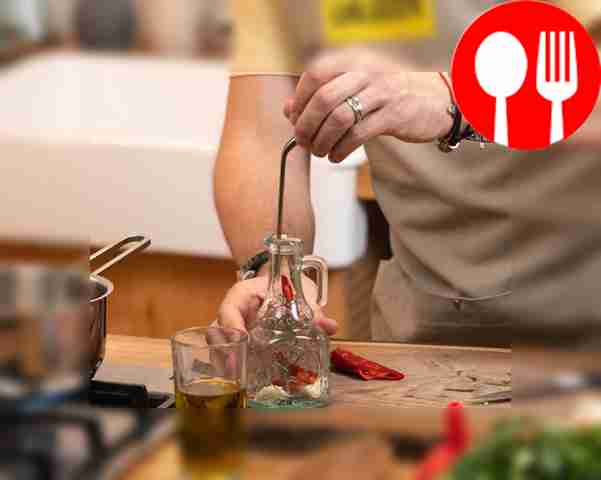 В заранее подготовленную ёмкость уложите...