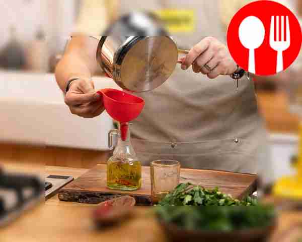 Пусть растительное масло прогреется в...