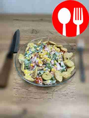 Салат с копченой курицей и руколой