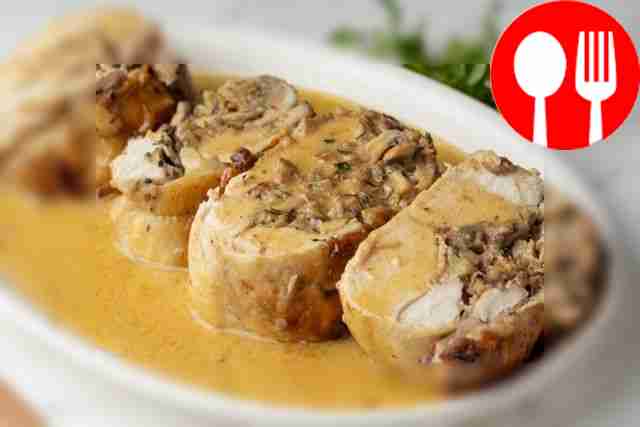 Куриный рулет с начинкой из грибов, бекона и феты
