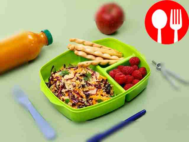 Хрустящий салат с киноа и капустой