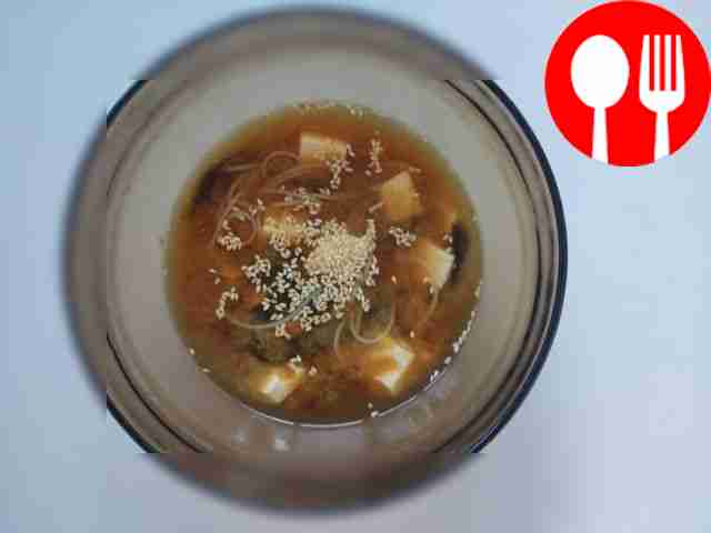 Мисо суп с мидиями и рисовой лапшой