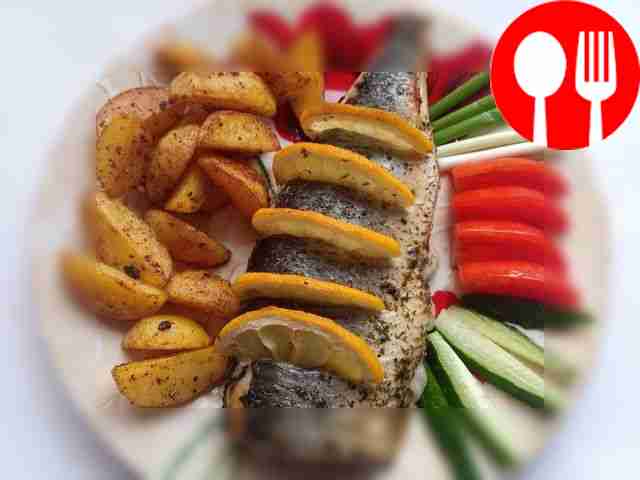 Сельдь, запеченная с луком и лимоном
