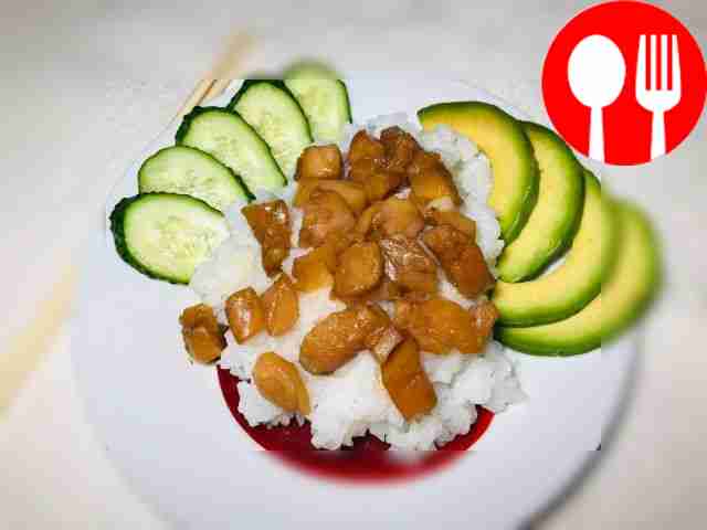 Аппетитный поке боул с лососем