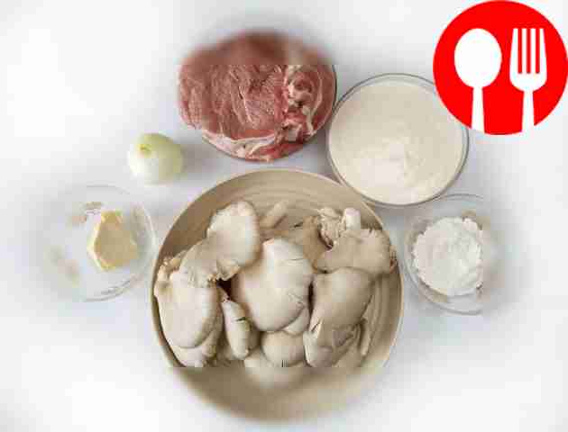 Промойте говядину под холодной водой, обсушите...