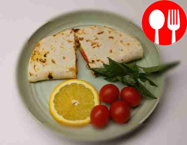 Подавайте на эффектной тарелке, украшая...