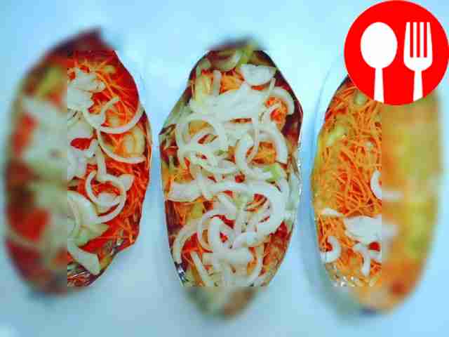 Разложите овощи по заранее подготовленным...