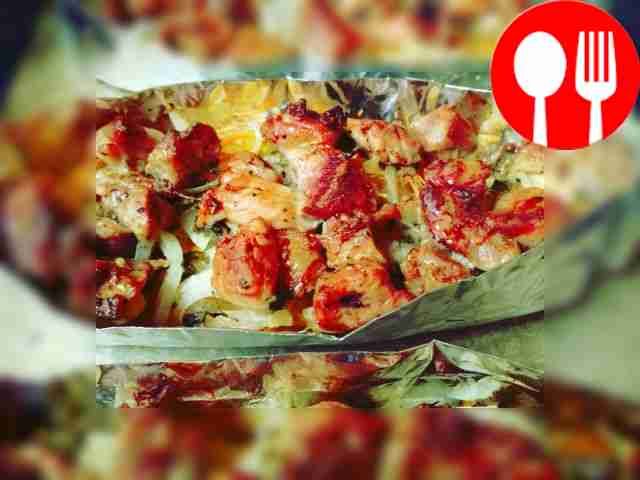 Подавайте блюдо горячим. Каждому гостю — на...