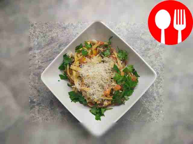 Сытный минестроне с лапшой