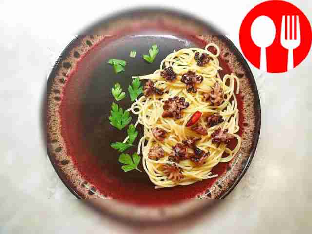 Осьминоги с макаронами