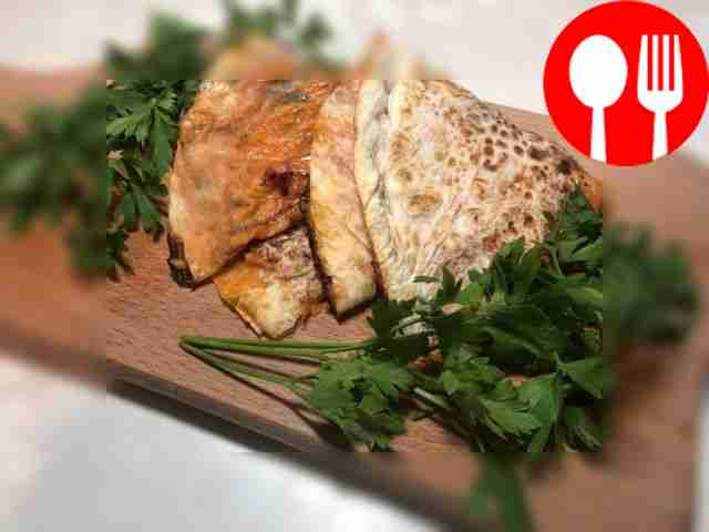 Кесадилья с копченой курицей