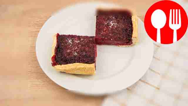 Слоеный пирог с малиной