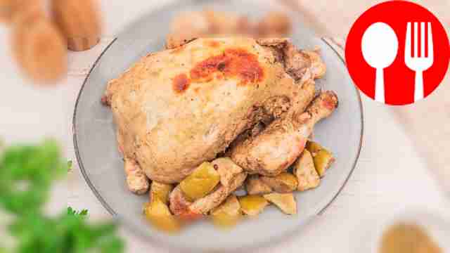 Курица с яблоками в рукаве