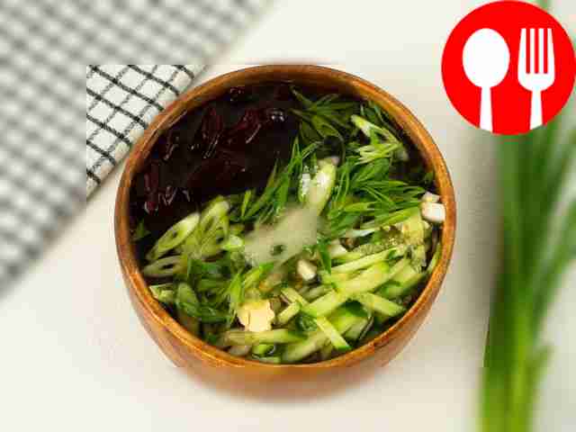 Залейте всё холодной кипячёной водой. Добавьте...