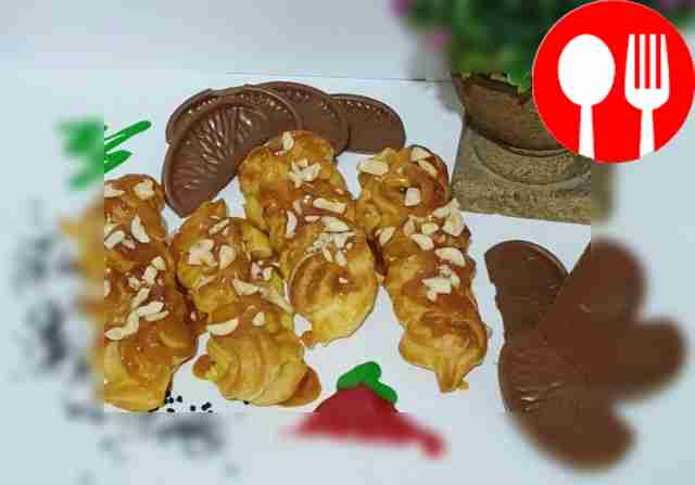 Кудрявые эклеры с медовой глазурью