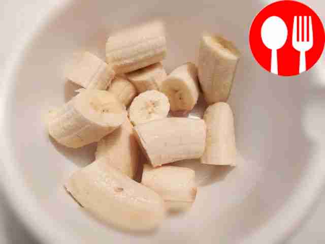 Поместите готовое тесто в холодильник на один...