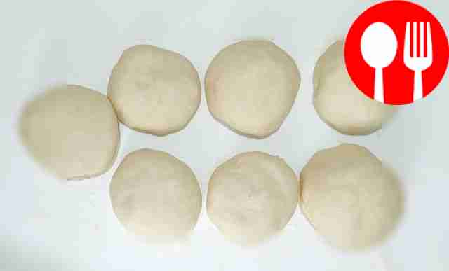 Добавьте к опаре муку, растительное масло и...