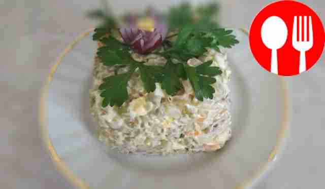 Сытный салат с говядиной и консервированным горохом