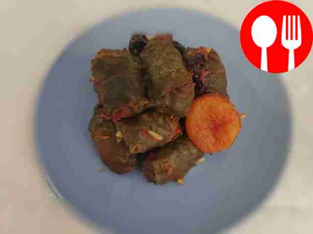 Пикантная долма в томатном соусе