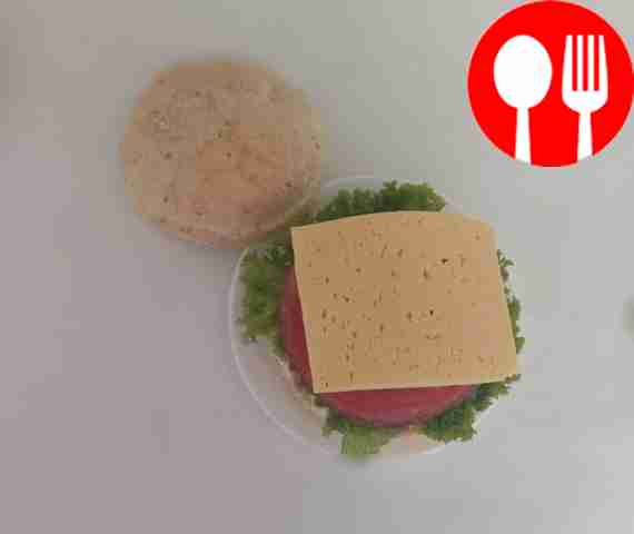 Разрежьте булку на две половинки, намажьте их...