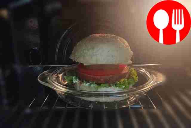 Плотно накройте второй половиной булки и...